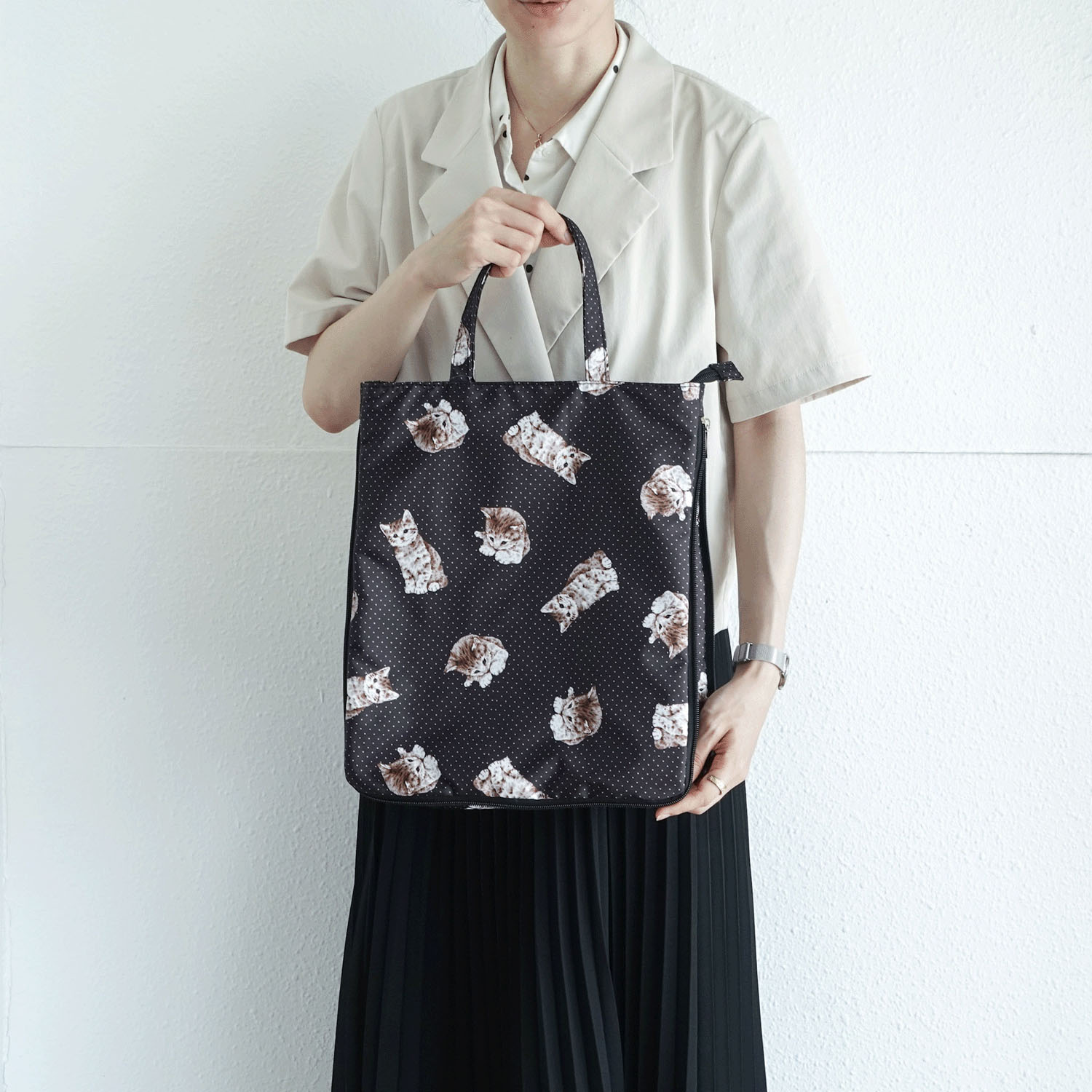 【エトワール別注柄】ドットネコ柄A4拡張縦型バッグ