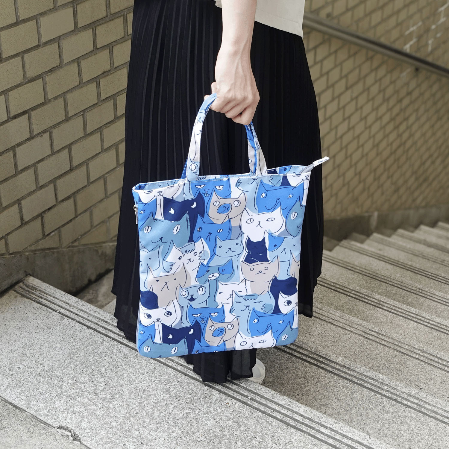 【エトワール別注柄】色々ネコ柄A4拡張縦型バッグ