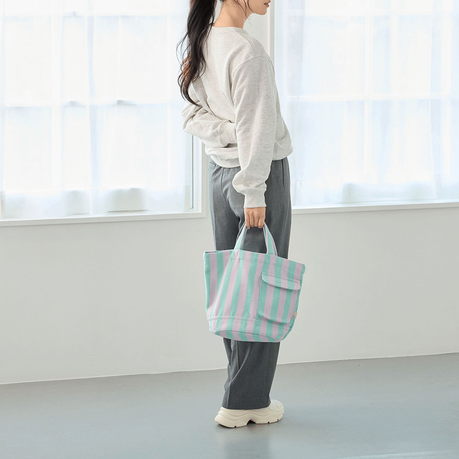 ルートート ストライプ柄丸型トートバッグ