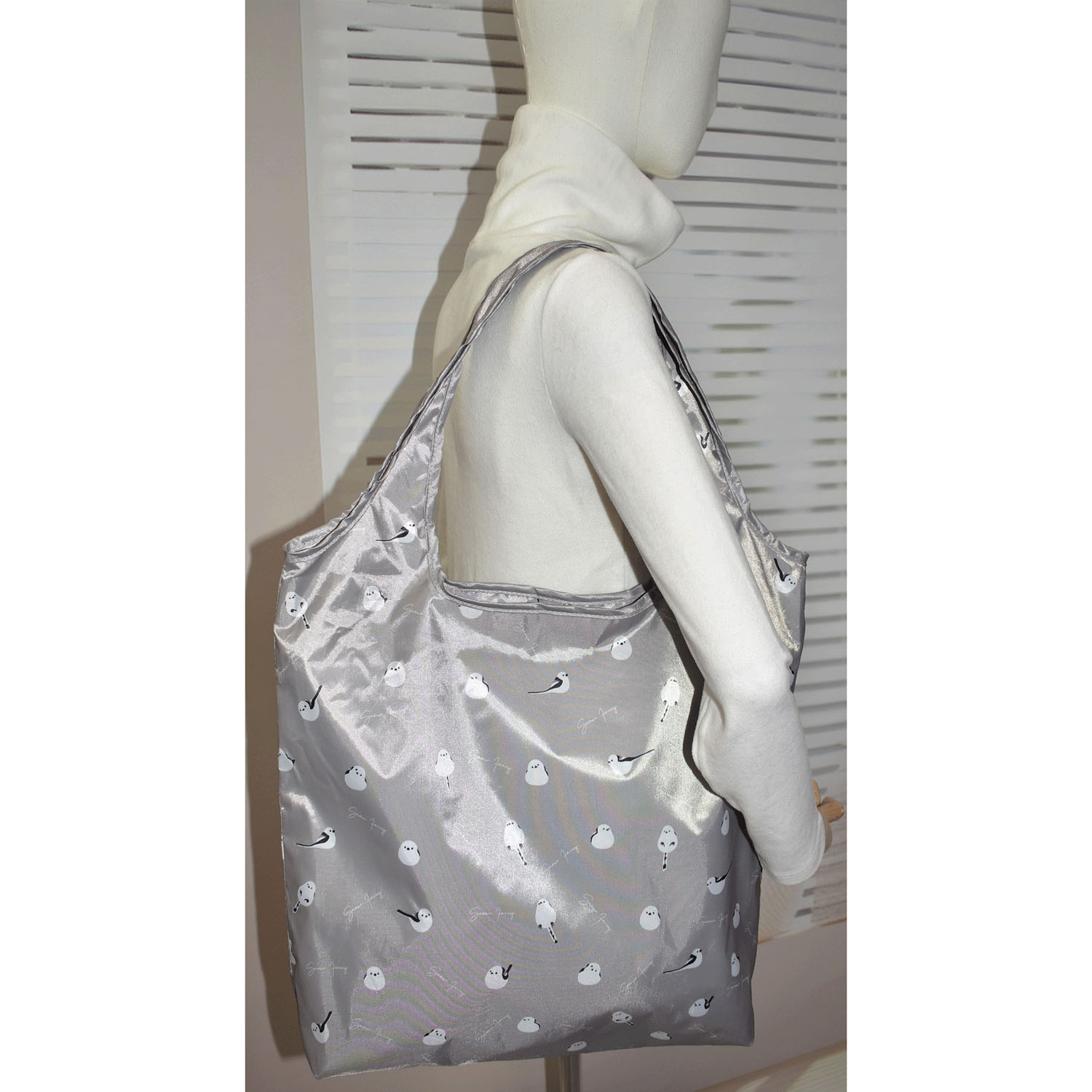 シマエナガ柄保冷コンパクトバッグ - 画像2