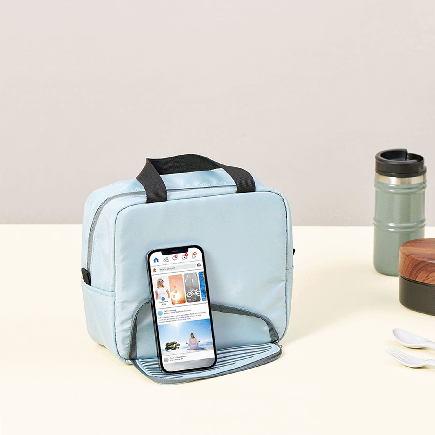 MOTTERU スマホが立てられるクーラーランチバッグ - 画像1