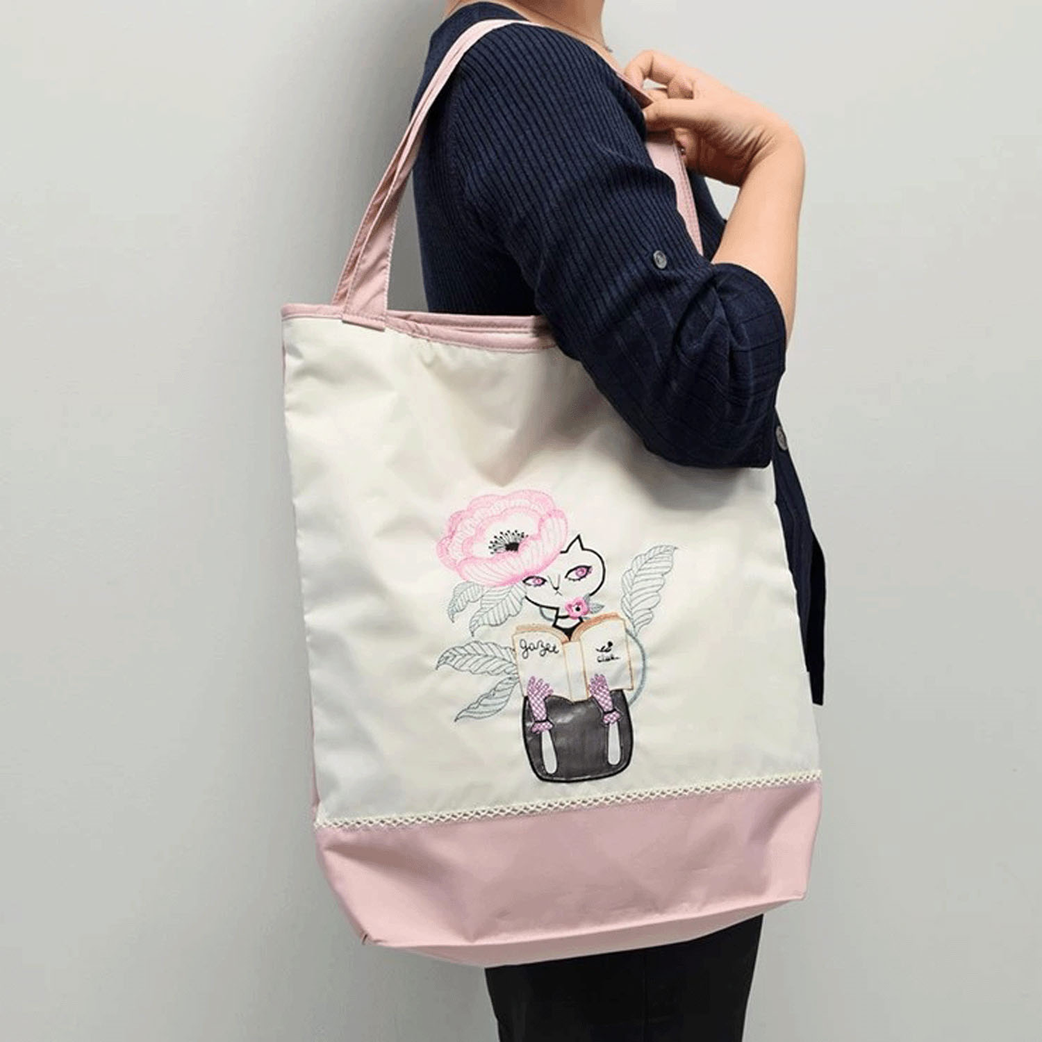 上村久美 gazet  「 clue． ネコ刺繍 防水・撥水トートバッグ 」