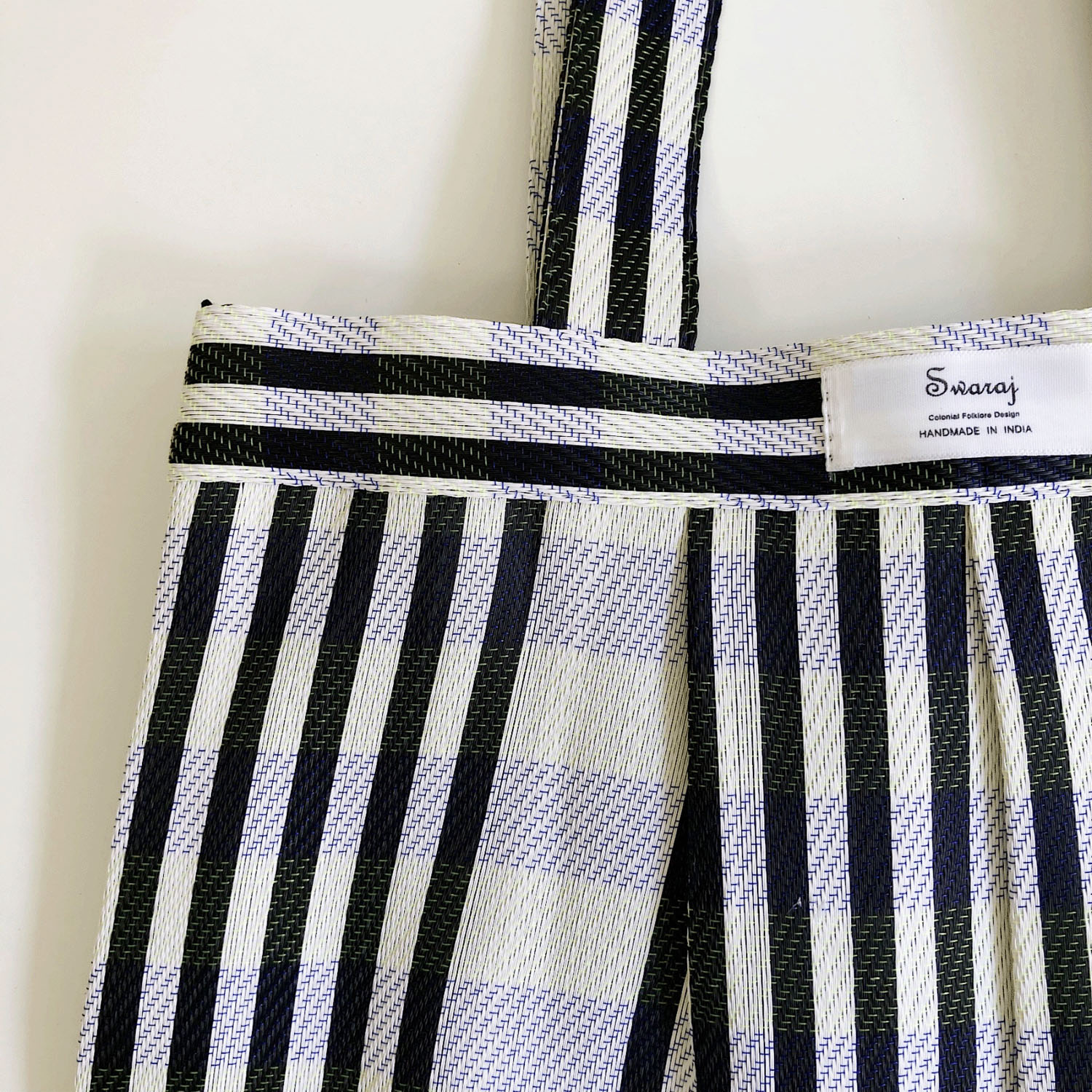 Swaraj タックチュールトートバッグ - 画像5