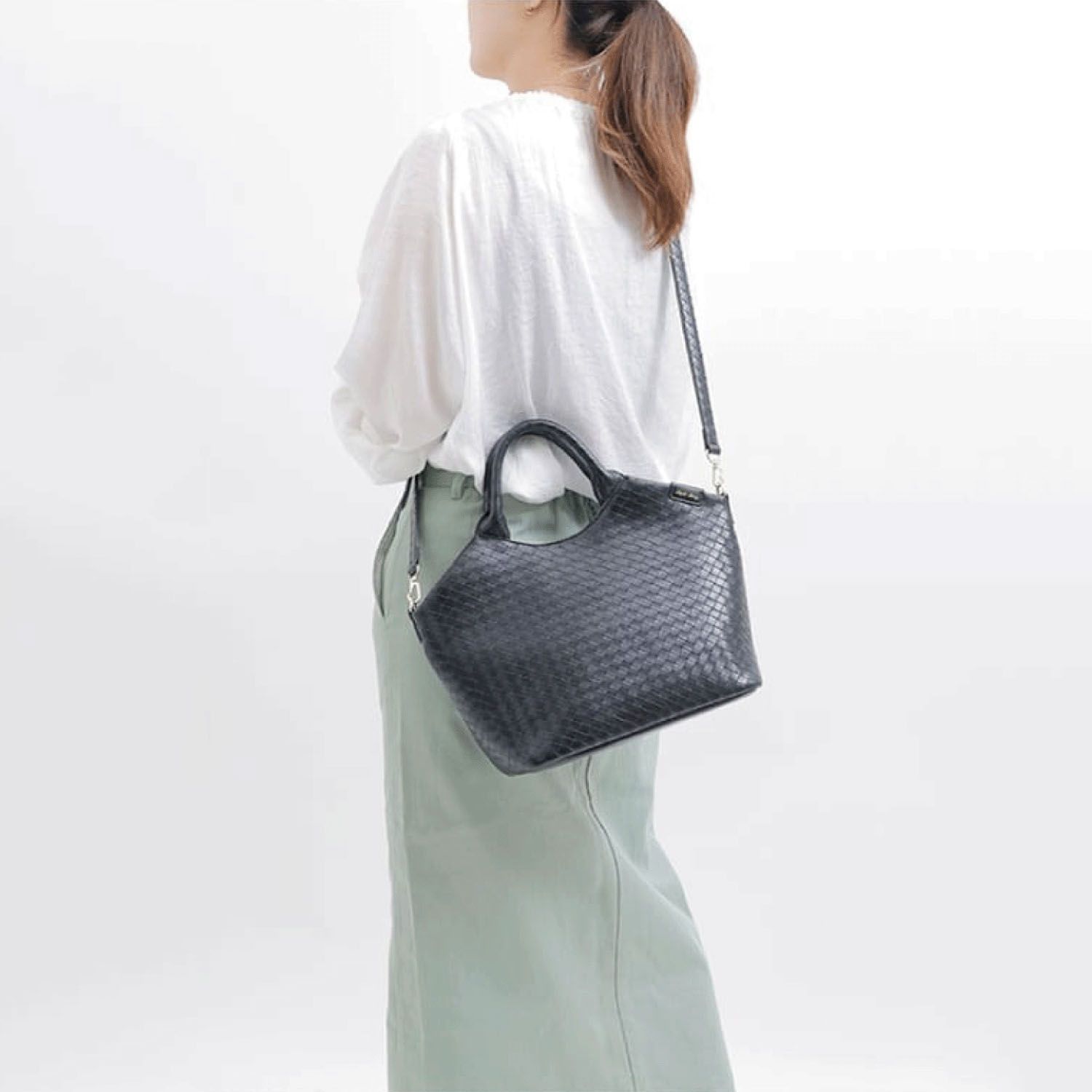 Lagato Largo エンボスイントレチャート2WAYバッグ - 画像2