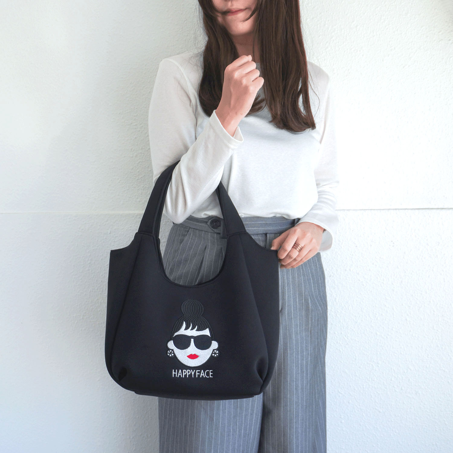 【エトワールオリジナル】HAPPY FACE レディ・エマ刺繍バルーン型バッグ