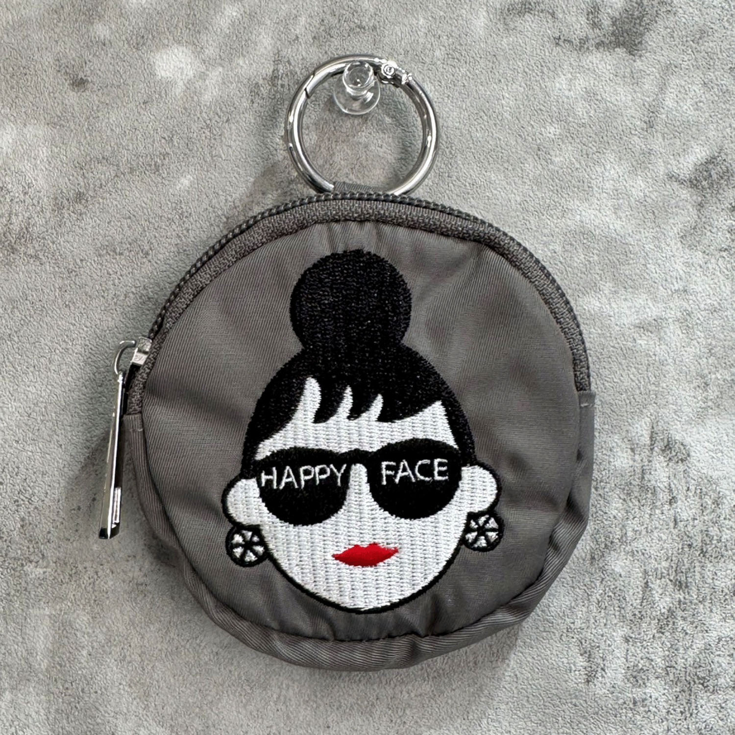 HAPPY FACE レディ・エマ 刺繍丸型ポーチ - 画像2