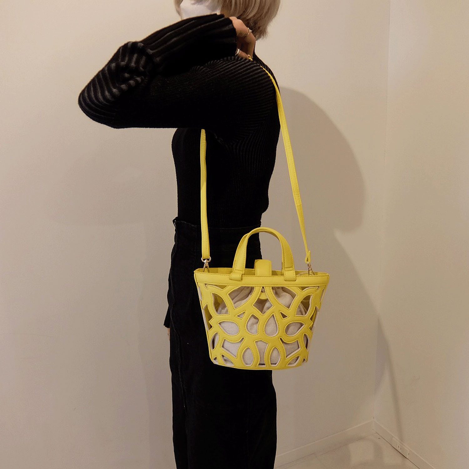 カットワーク2WAYバッグ