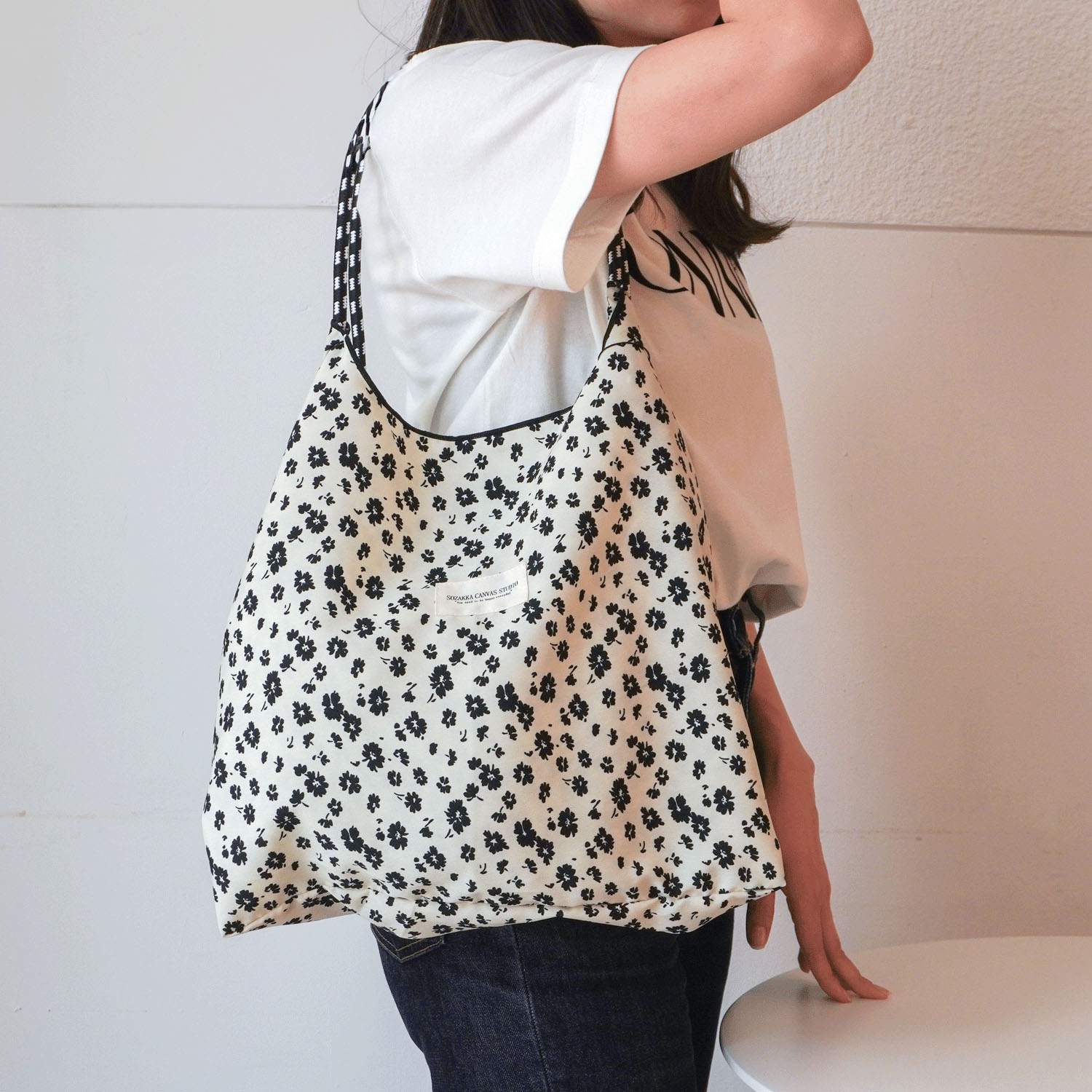 【72－00と82－00はエトワール別注柄】プリント2WAYバッグ - 画像6