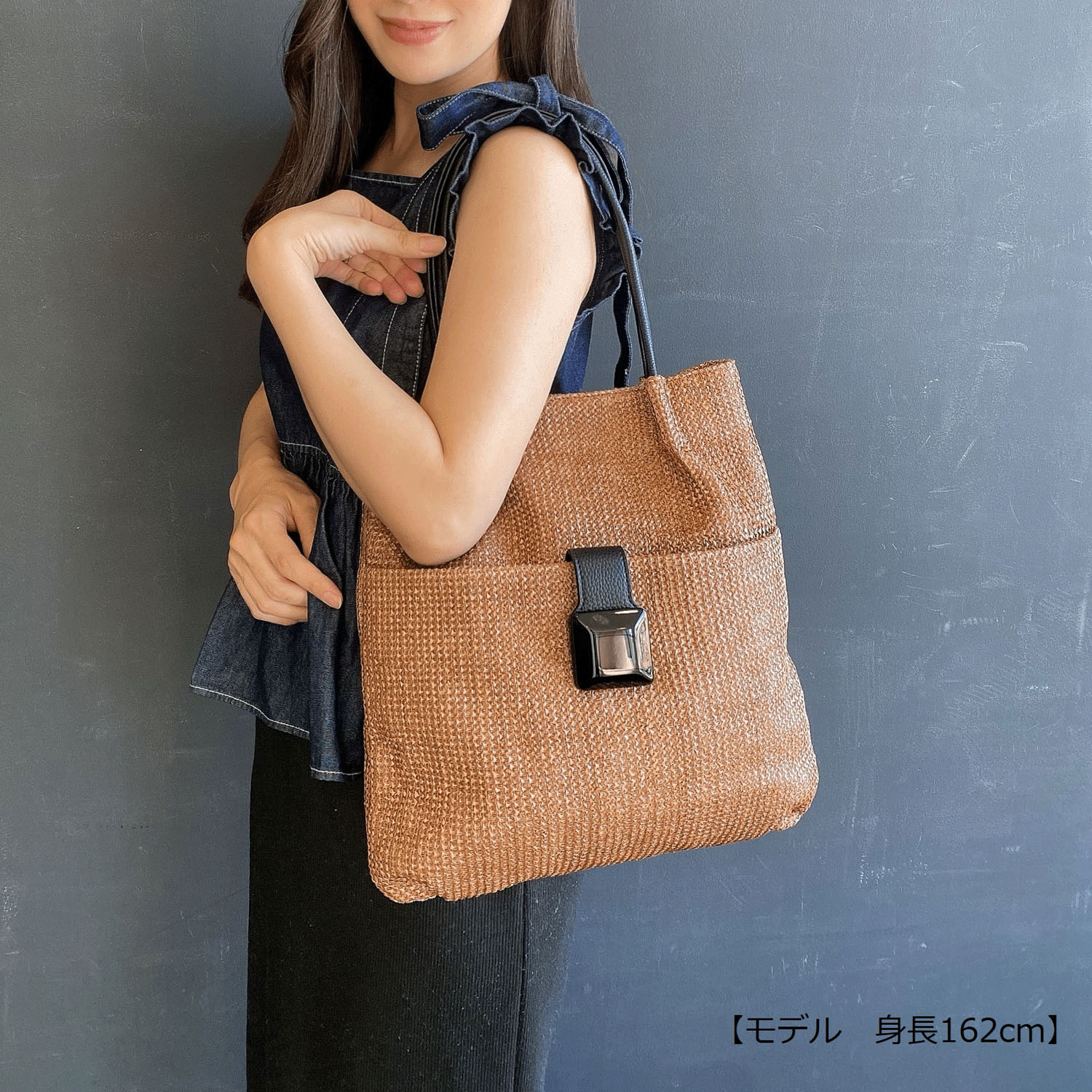 【22－00 在庫ある分で終了】ブラックスクエアパーツ付きPPトートバッグ