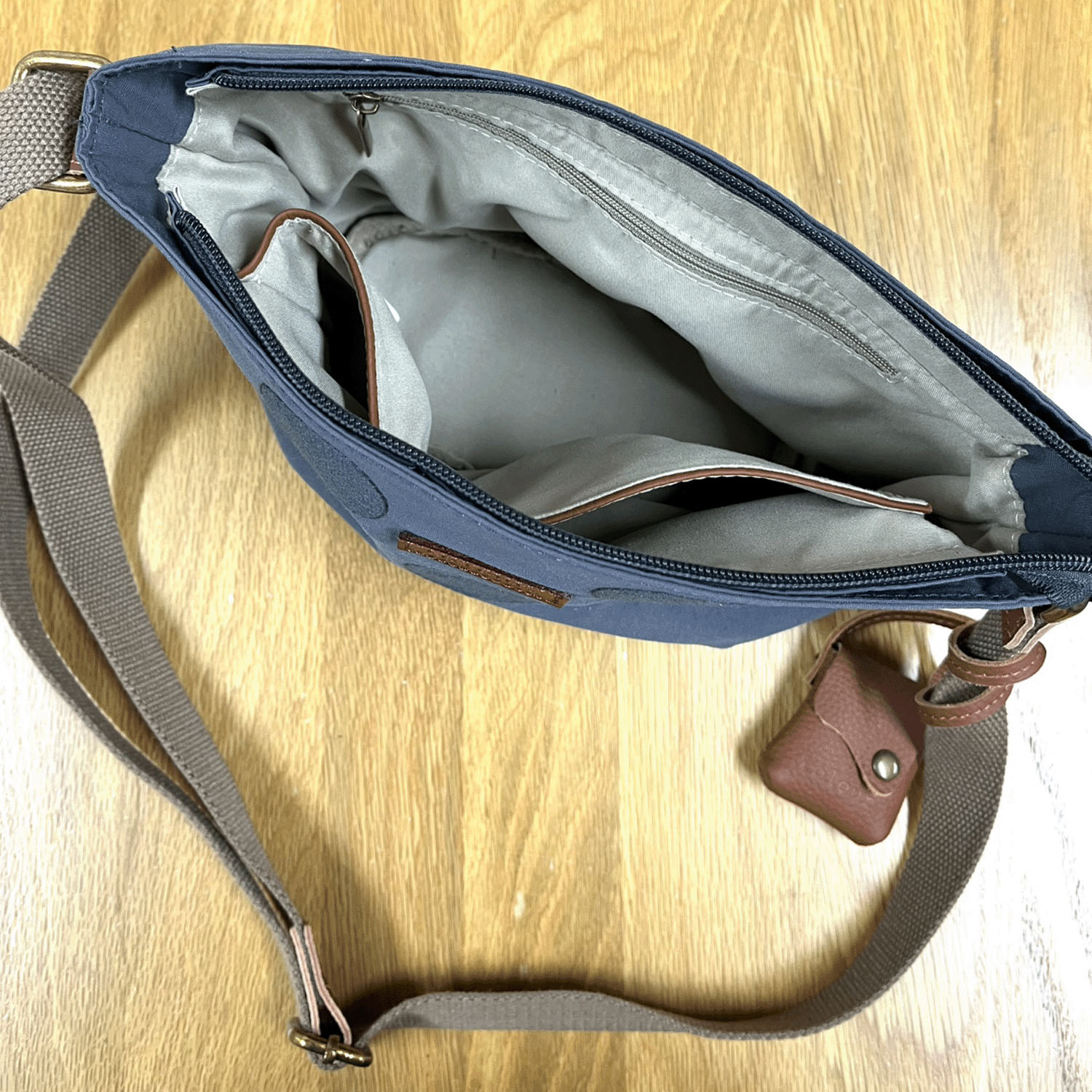 【在庫ある分で終了】toleur ドット刺繍横型ショルダーバッグ - 画像5