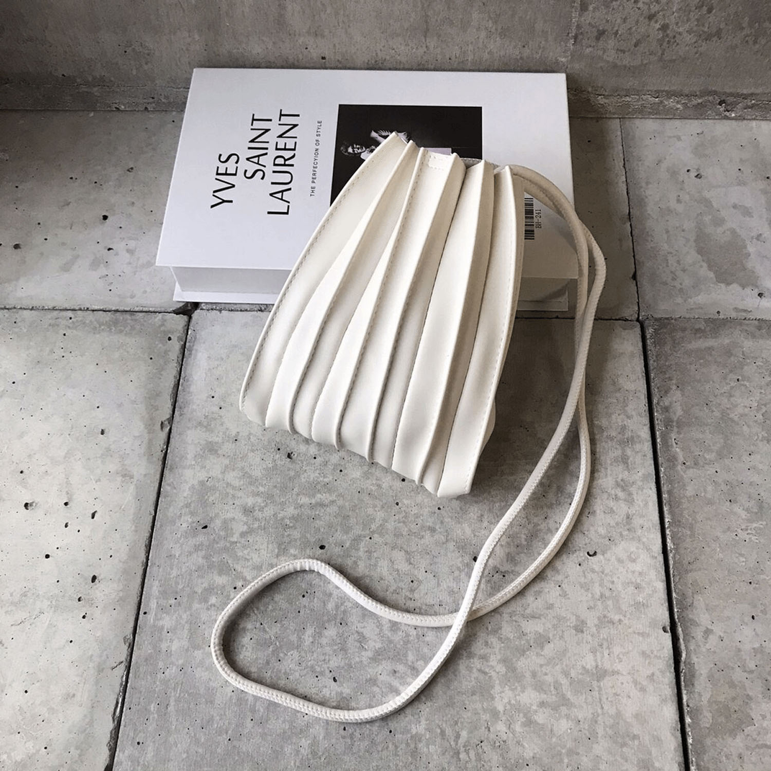 プリーツデザインスマホショルダー - 画像2