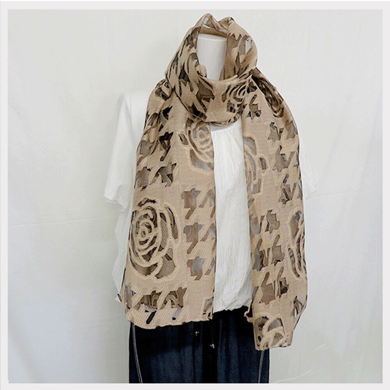 オパールオーガンジーストール バラ柄 - 画像1