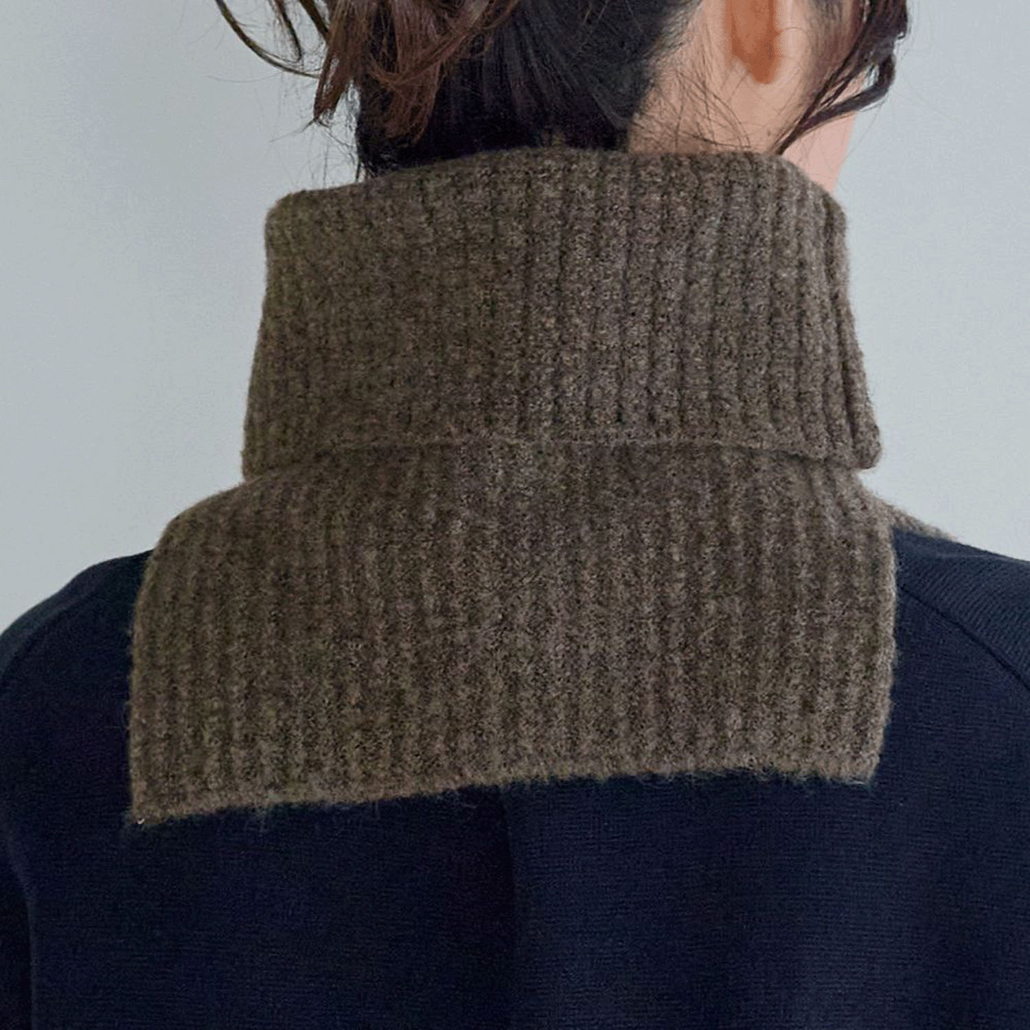 アレンジ自在 つけ襟風にも楽しめるショートスヌード - 画像3