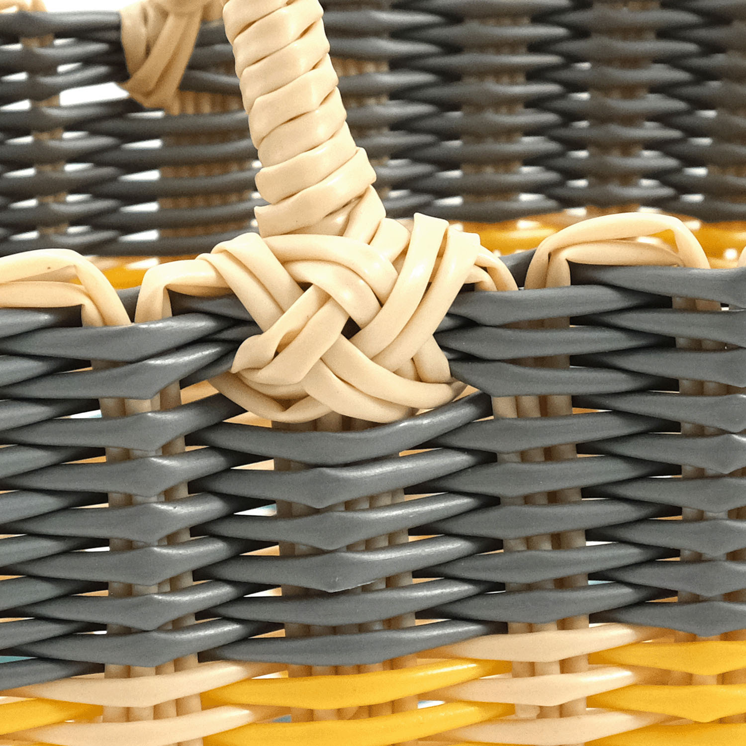 色の組み合わせが楽しいレジャーにぴったりなパーチャスバッグ - 画像19