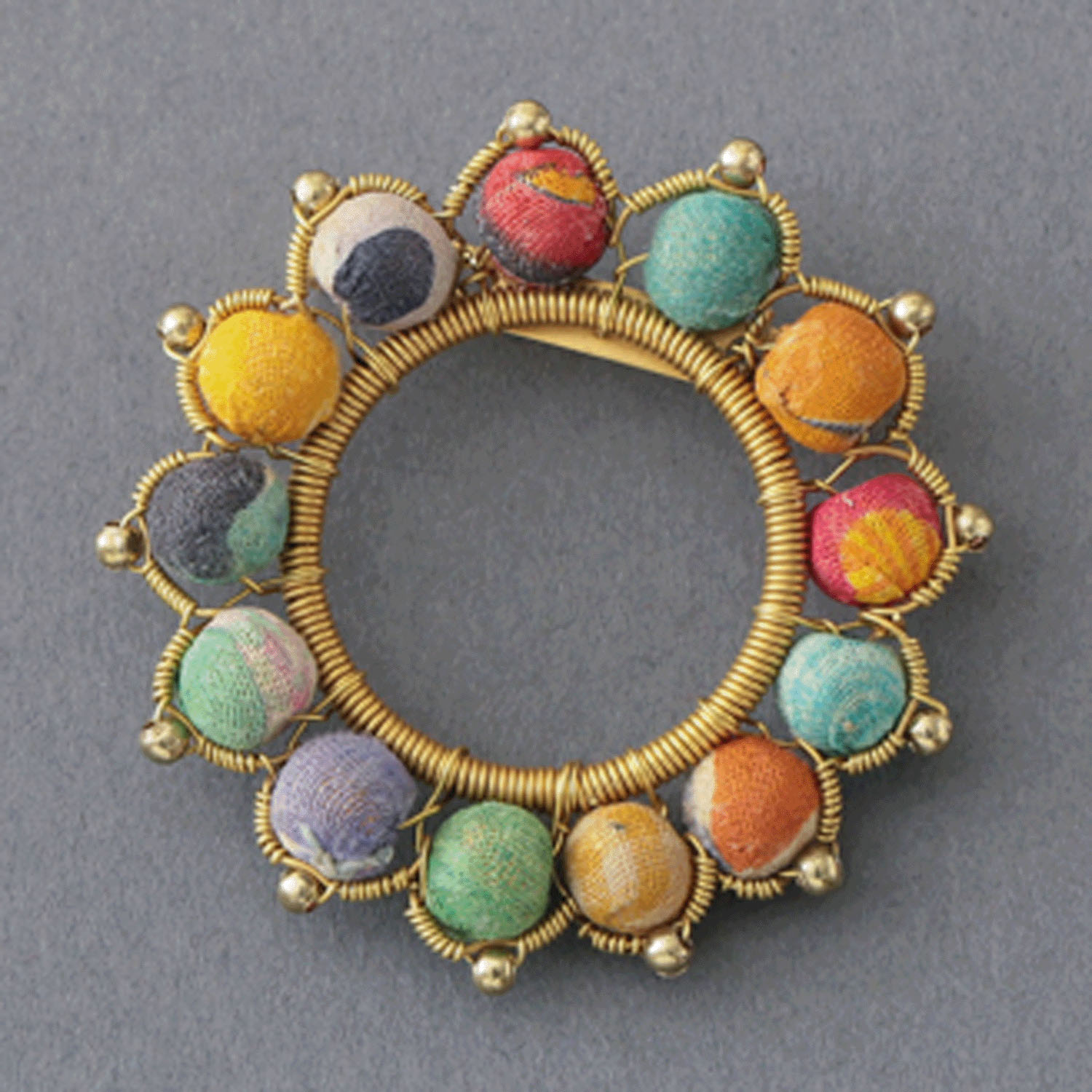 ラリーキルトサークルブローチ