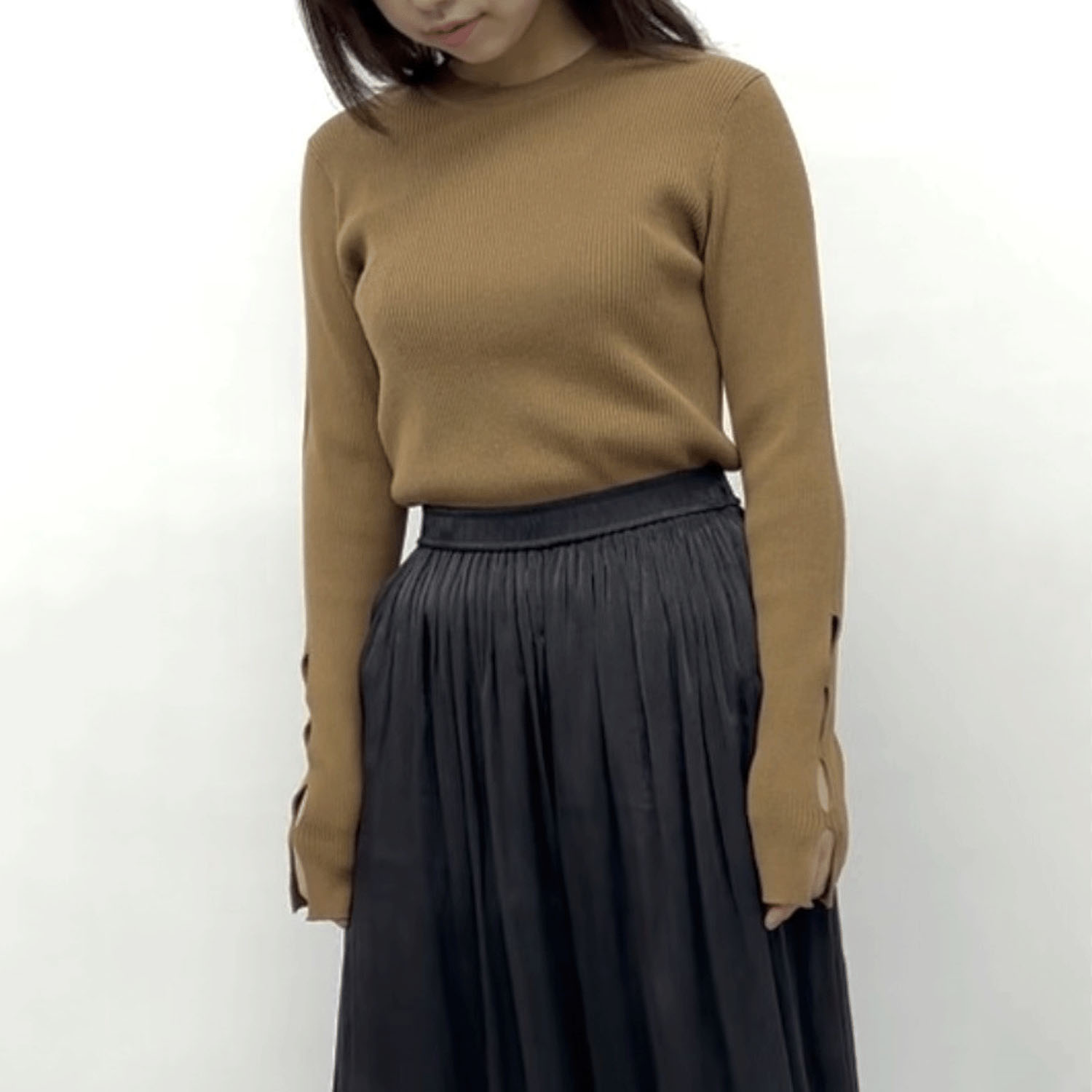 cloche 袖スリットクルーネックリブニットトップス - 画像4