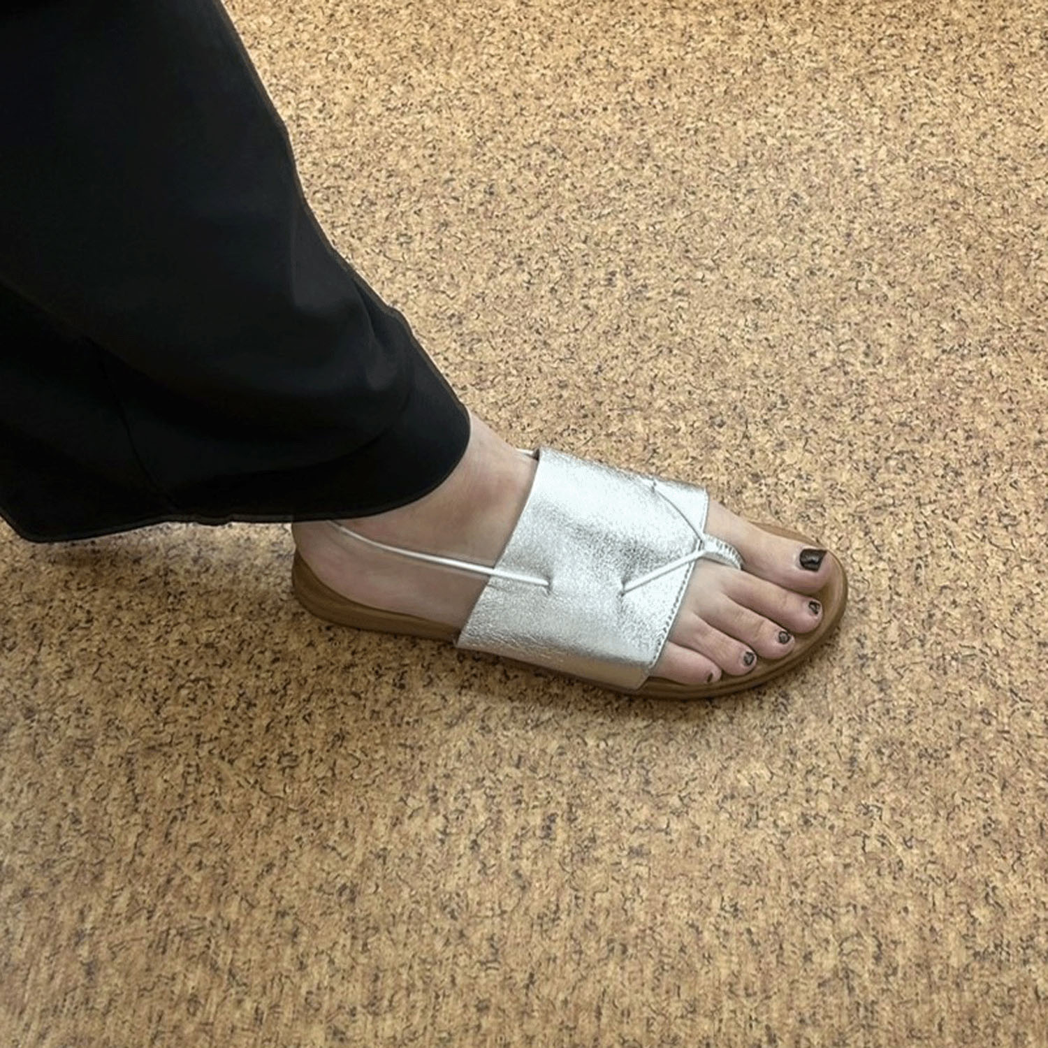 BARI トングサンダル