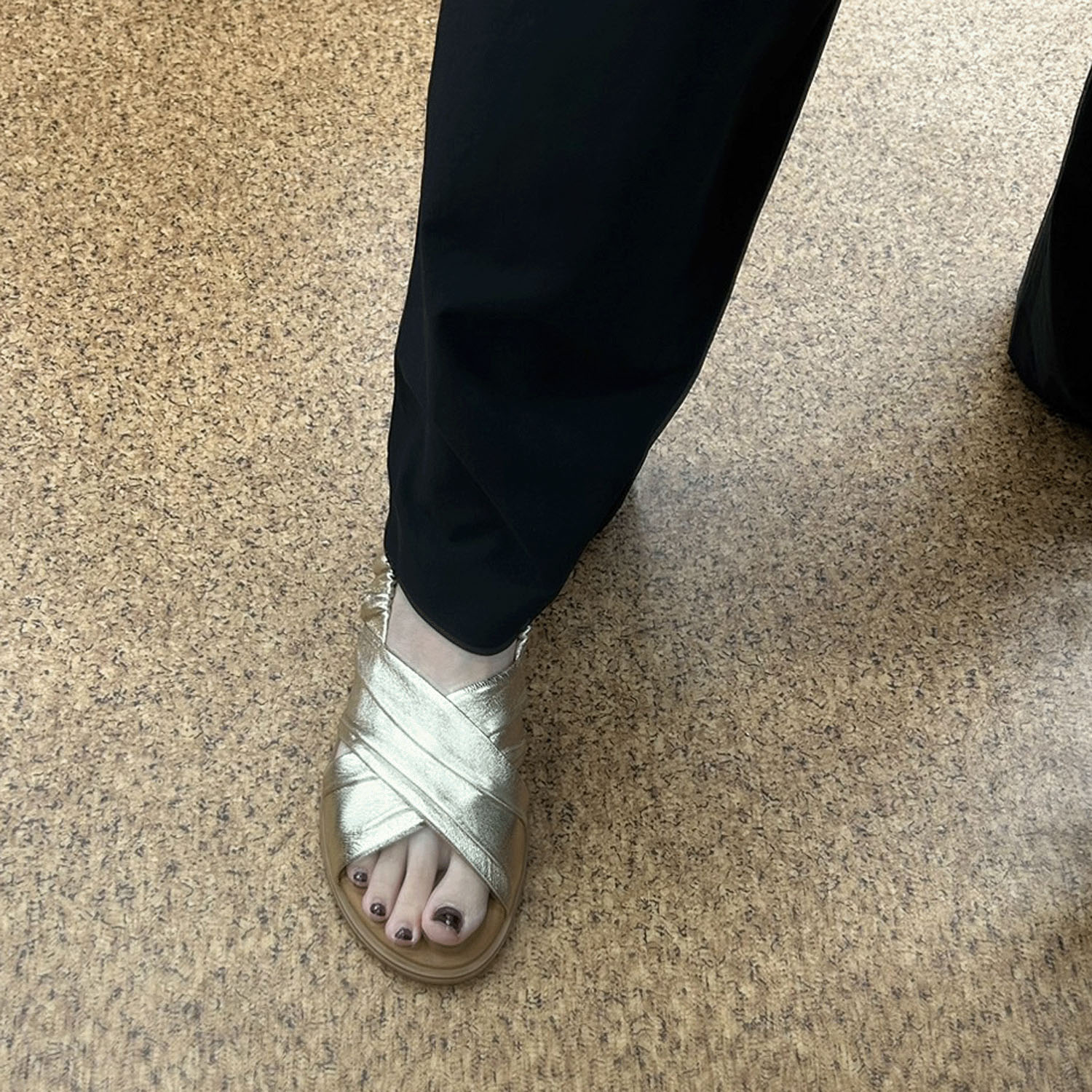 BARI ギャザーストラップサンダル - 画像8