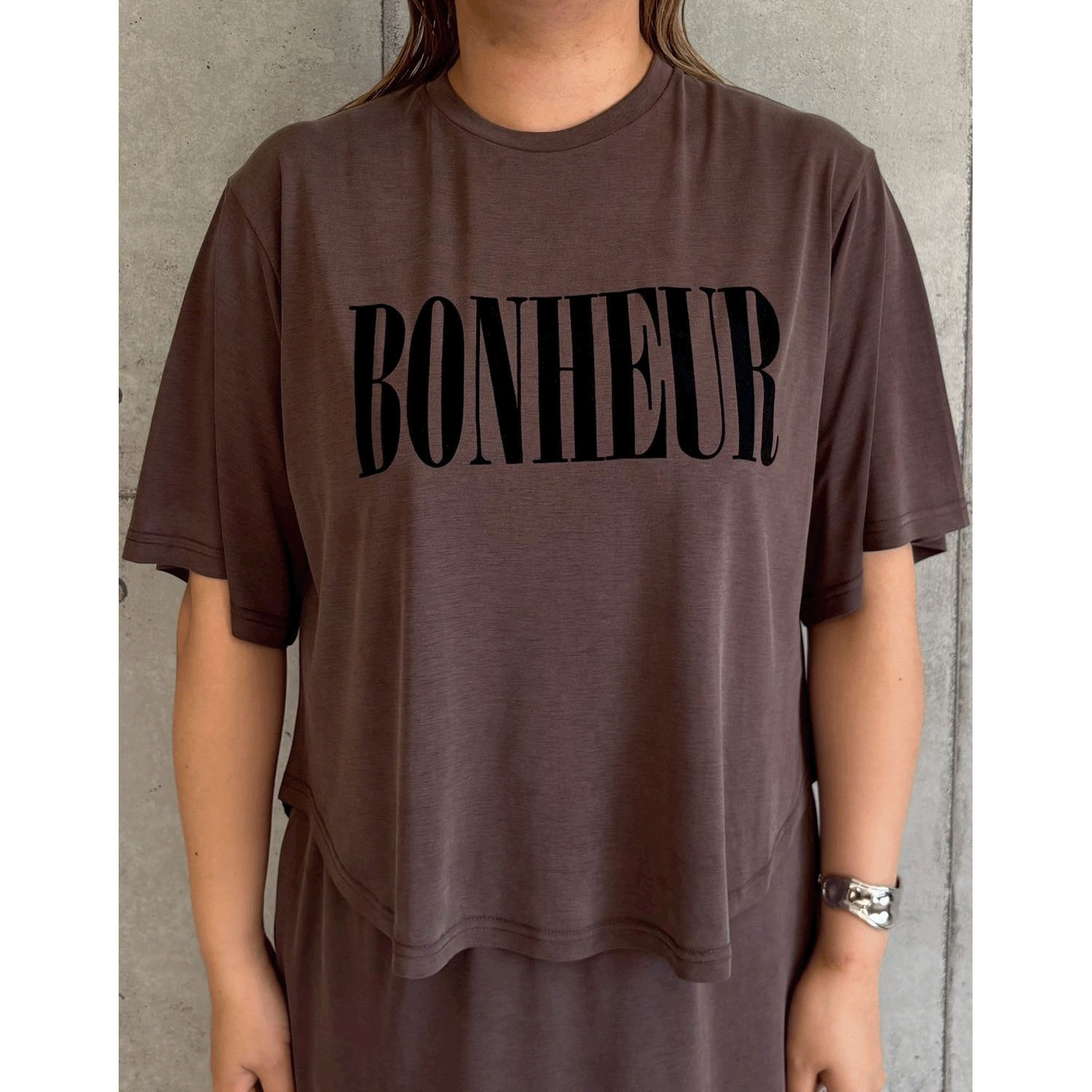 【InstaLive】ROSIEE ソフトな風合いフロッキープリントTシャツ - 画像6