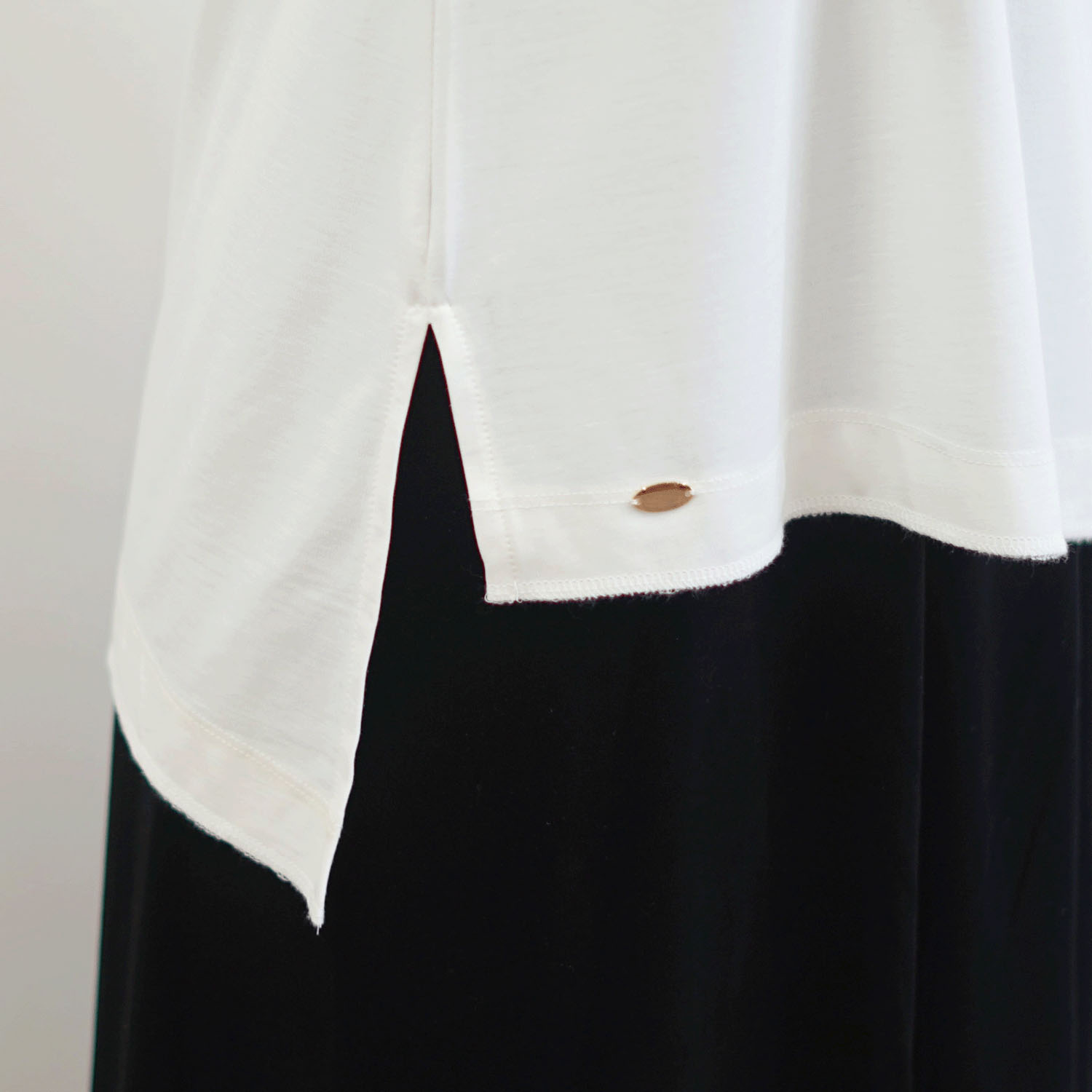 SEVEN SENSE 脇高！重ね着にも使えるアシメタンク - 画像17