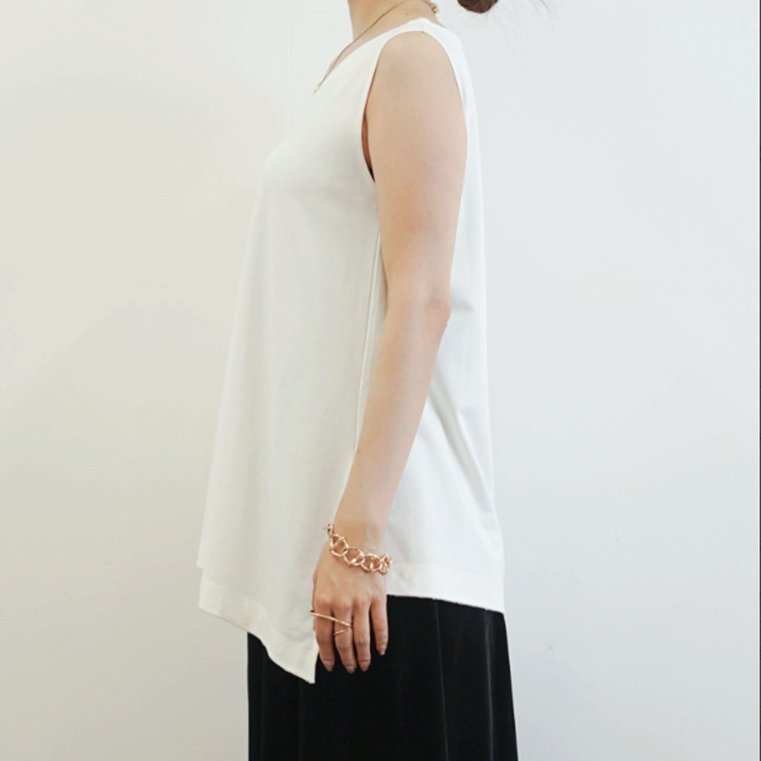 SEVEN SENSE 脇高！重ね着にも使えるアシメタンク - 画像9