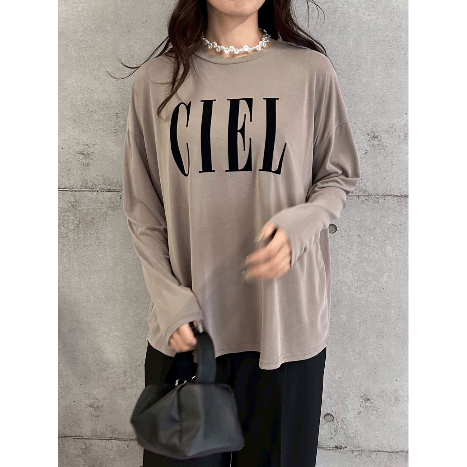 ROSIEE ソフトな風合いフロッキープリントTシャツ - 画像12