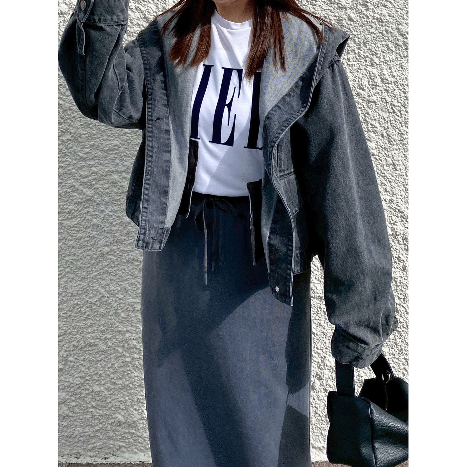 ROSIEE ソフトな風合いフロッキープリントTシャツ - 画像7