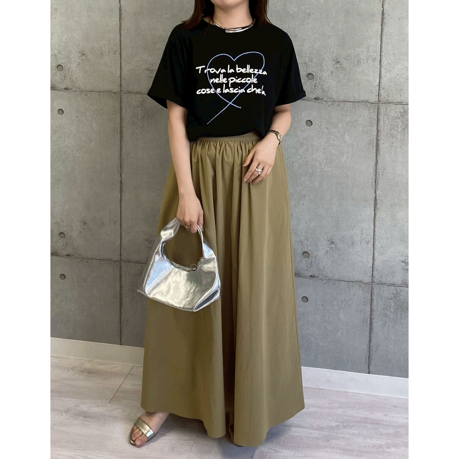 ROSIEE ハート刺繍×手書き風ロゴプリントTシャツ - 画像24