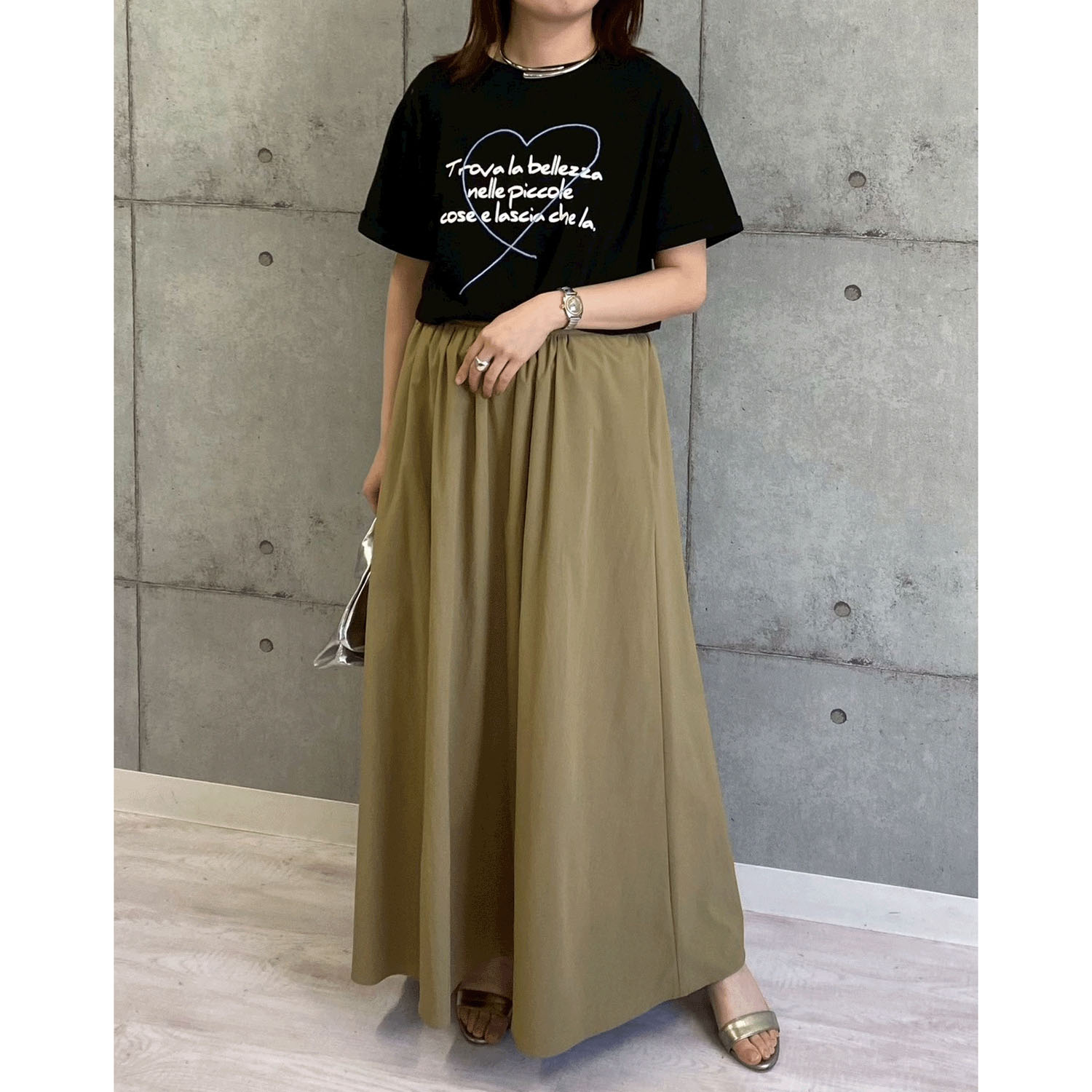 ROSIEE ハート刺繍×手書き風ロゴプリントTシャツ - 画像25