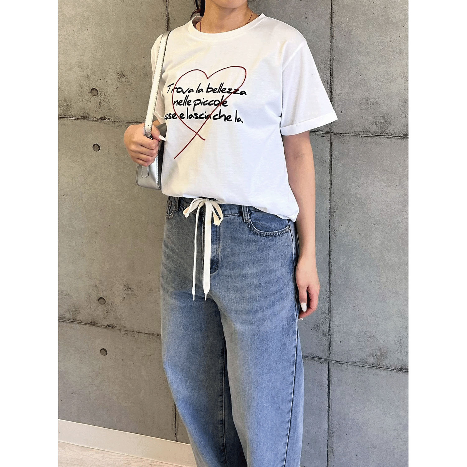 ROSIEE ハート刺繍×手書き風ロゴプリントTシャツ - 画像5