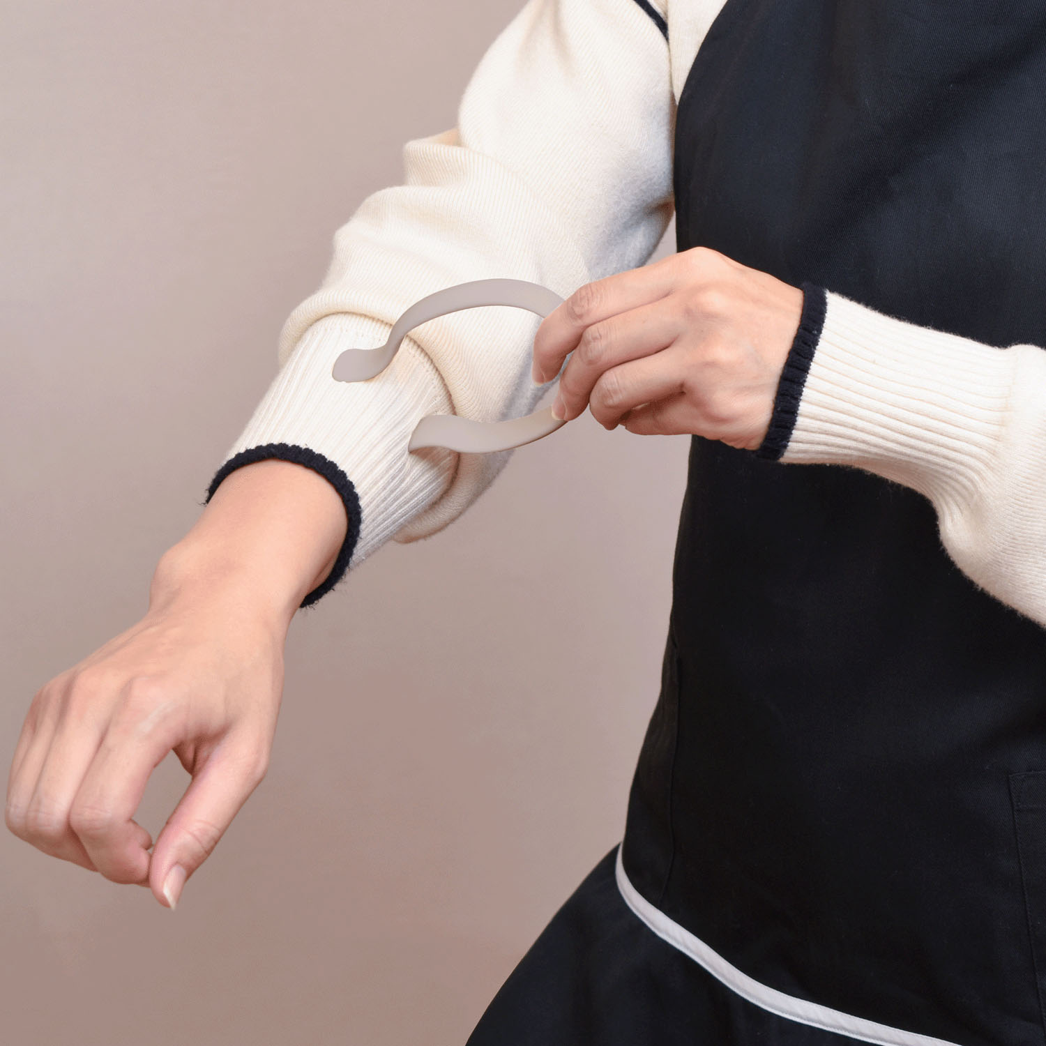 袖のずれ落ちをとめるアームクリップ2個入り - 画像3