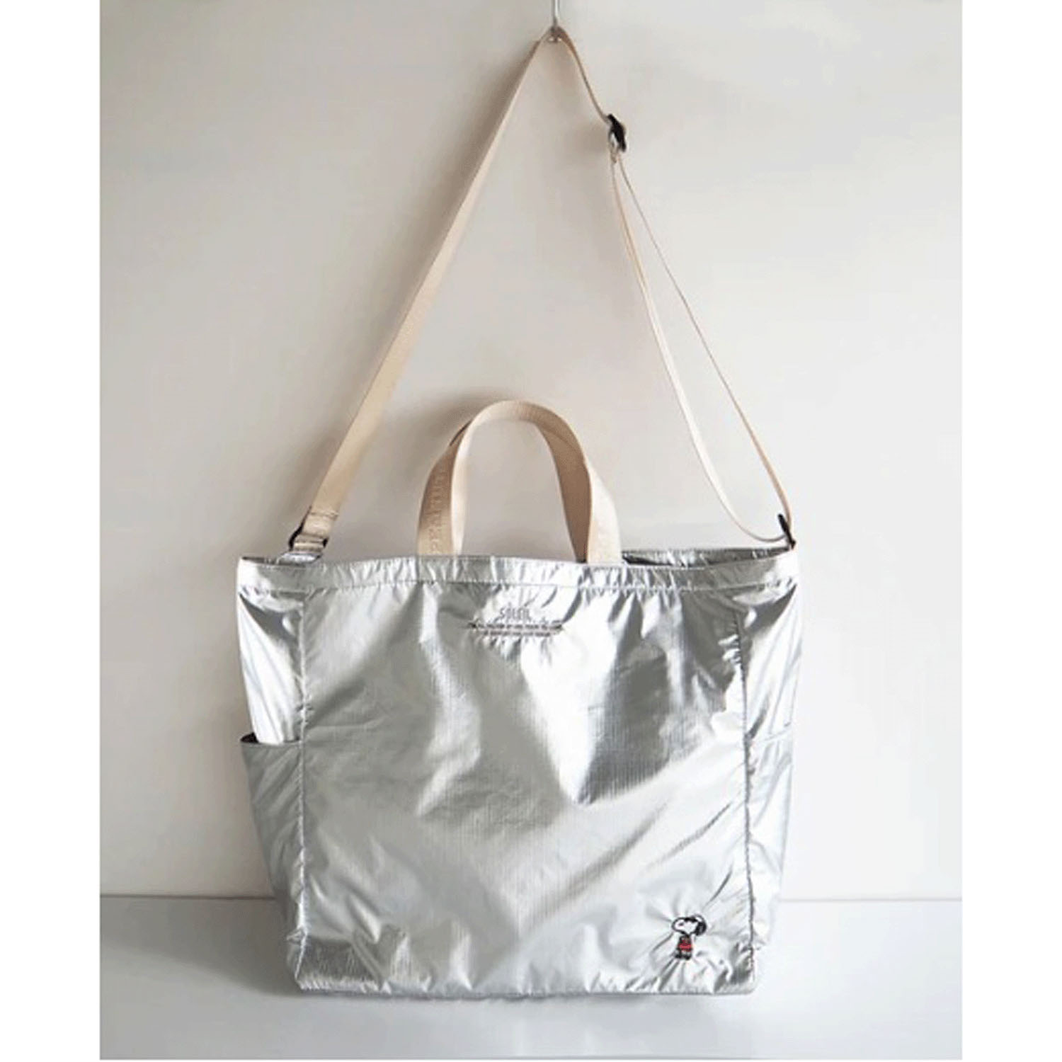 スヌーピー SOLEIL 撥水トートL （PEANUTS） SILVER