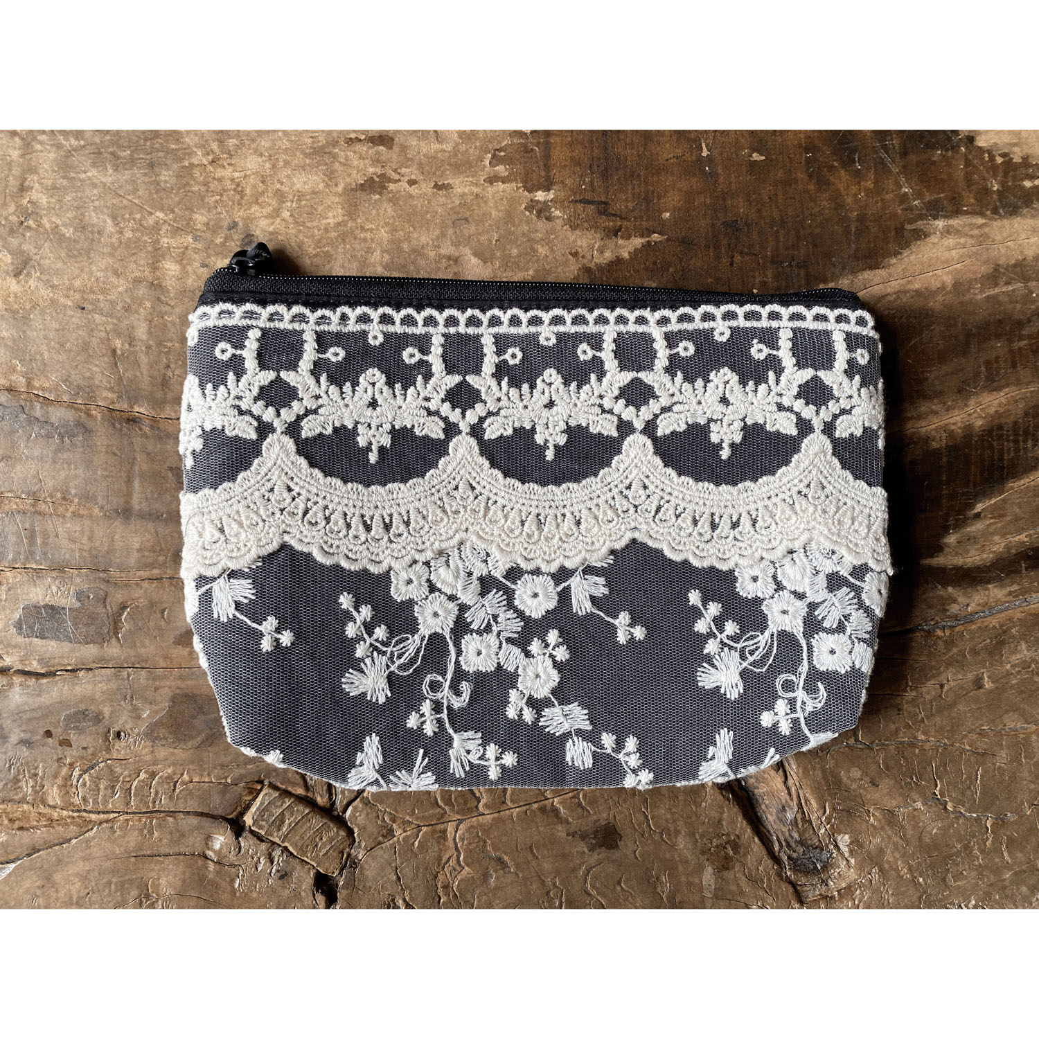 マリアベージュブラック  ポーチ