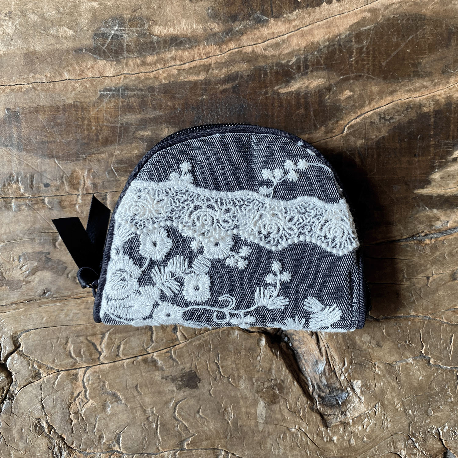 マリアベージュブラック  アクセサリーポーチ