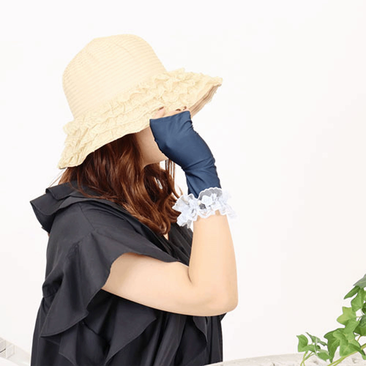 レースフリルバラ付UVショート手袋 - 画像4