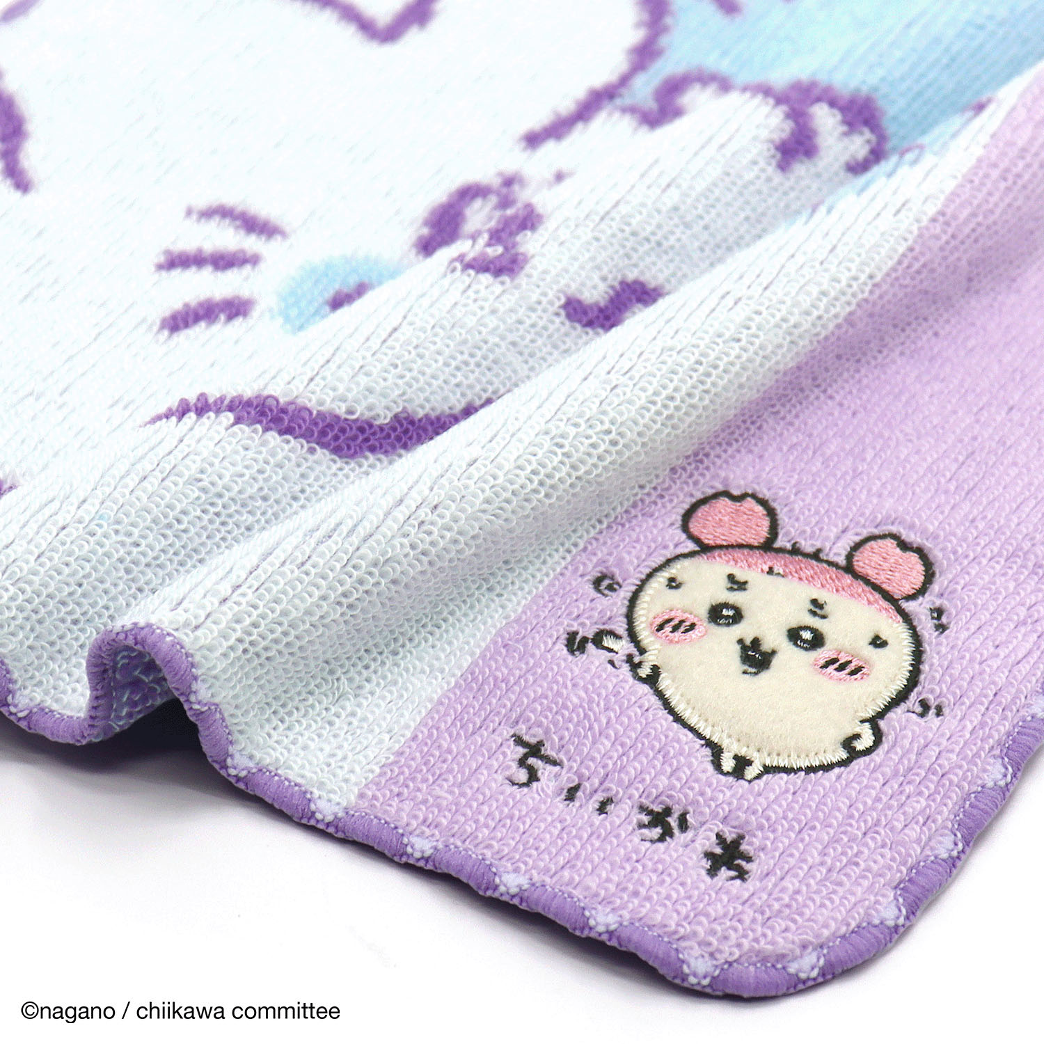 『ちいかわ』 運んでる タオルハンカチ パープル - 画像2