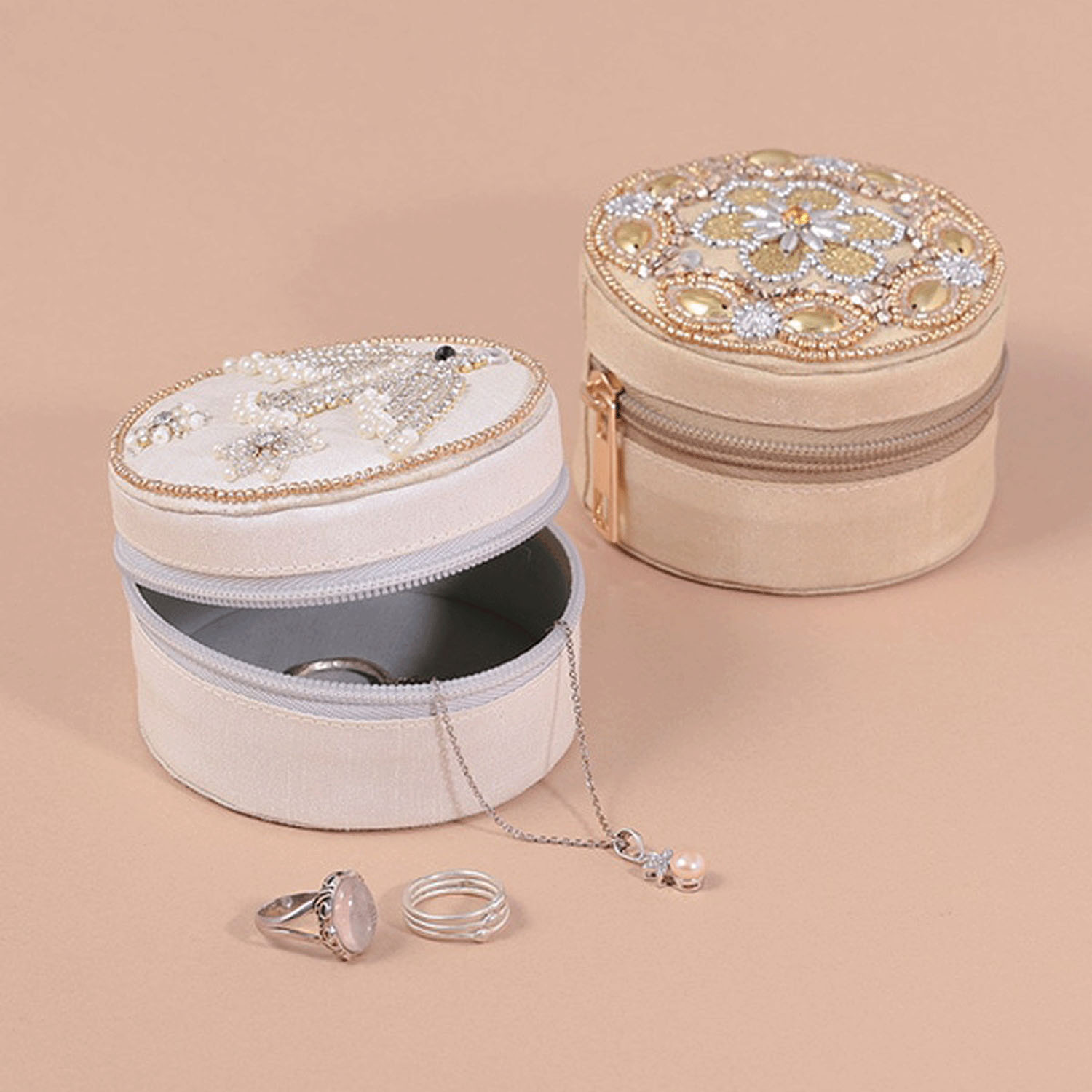 キャット刺繍 ラウンドケース - 画像2